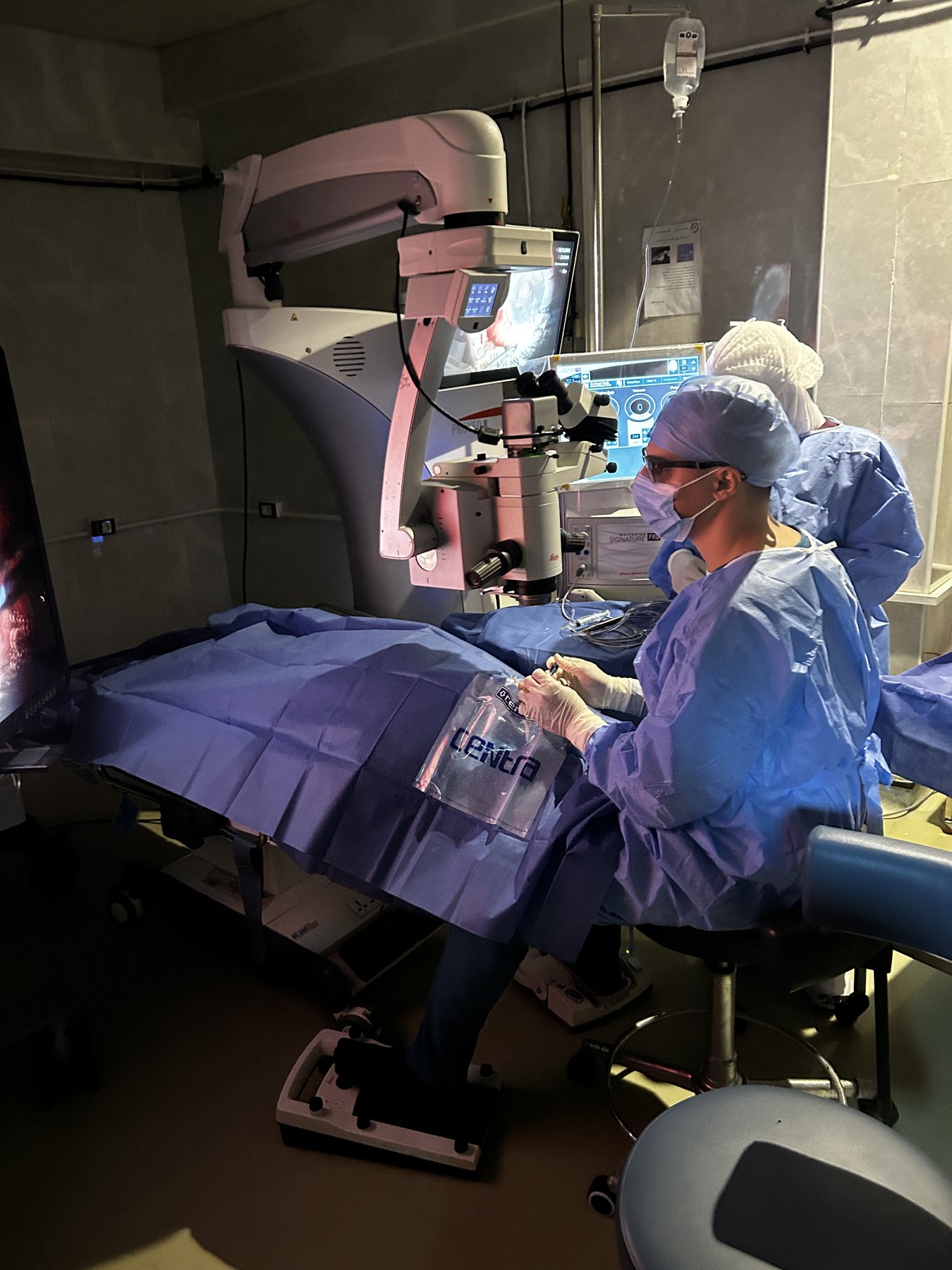 أثناء جراحة العين