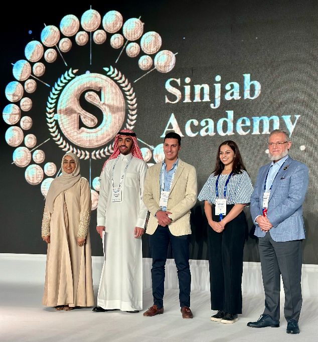Dr. Mostafa Walyallah receiving the Best Surgical Video award at ESO 2024, Abu Dhabi