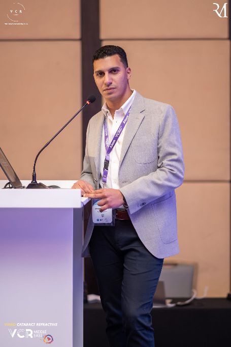 Dr. Mostafa Walyallah lecturing on a complicated cataract case at the VCR conference